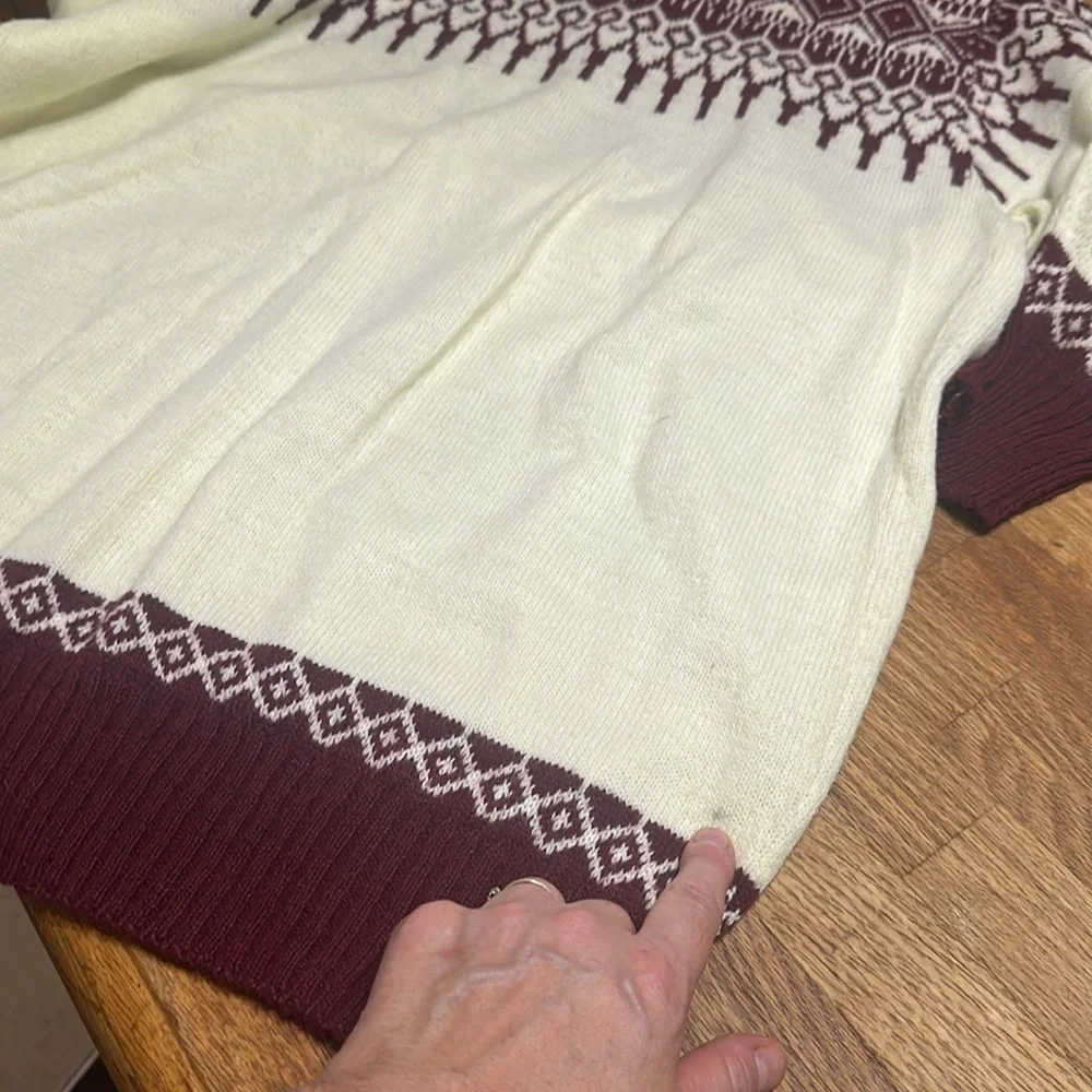 Men’s Vintage XL Puritan Cream and Burgundy‎ Alpine Crewneck Sweater